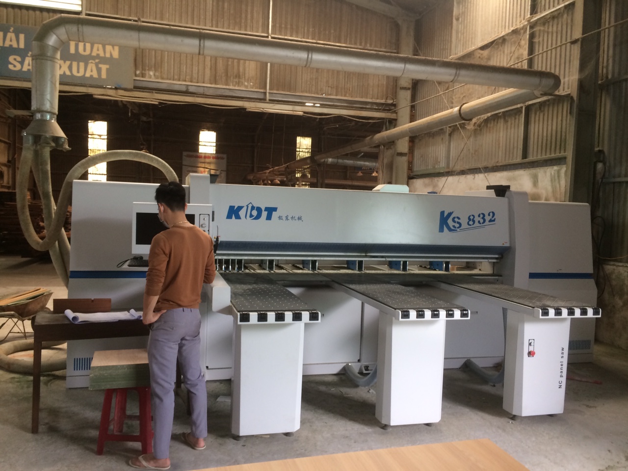 Giá máy chế biến gỗ: Máy cưa, máy dán cạnh, máy khoan, máy gia công CNC... Giá máy chế biến gỗ: Máy cưa, máy dán cạnh, máy khoan, máy gia công CNC...